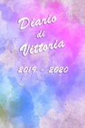 Agenda Scuola 2019 - 2020 - Vittoria: Mensile - Settimanale - Giornaliera - Settembre 2019 - Agosto 2020 - Obiettivi - Rubrica - Orario Lezioni - Appunti - Priorit - Elegante copertina con un bellissimo effetto acquerello - C, Giorgia (Contributions by), and Planner, Schumy & Trudy