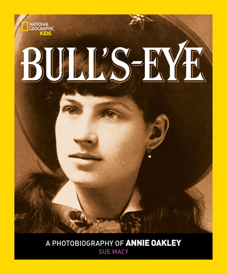 Bull's Eye: A Photobiography of Annie Oakley - Macy, Sue