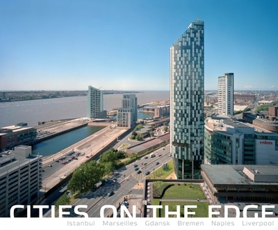 Cities on the Edge - Davies, John (Editor)