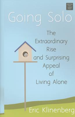 Going Solo: The Extraordinary Rise and Surprising Appeal of Living Alone - Klinenberg, Eric