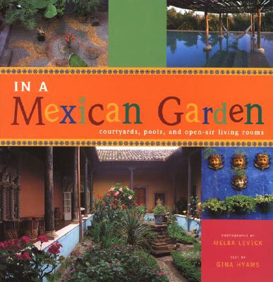 In a Mexican Garden: Courtyards, Pools, and Open-Air Living Rooms - Levick, Melba (Photographer), and Hyams, Gina (Text by)