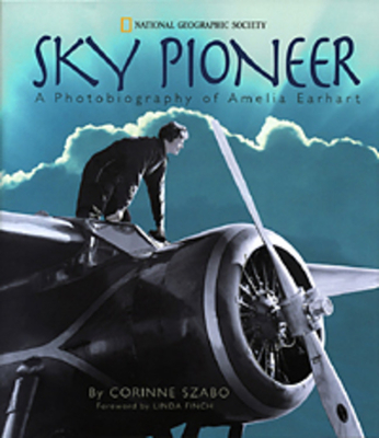 Sky Pioneer (Direct Mail Edition): A Photobiography of Amelia Earhart - Szabo, Corinne