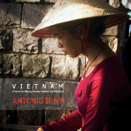 Vietnam: A trip on the Mekong, between markets and street-food